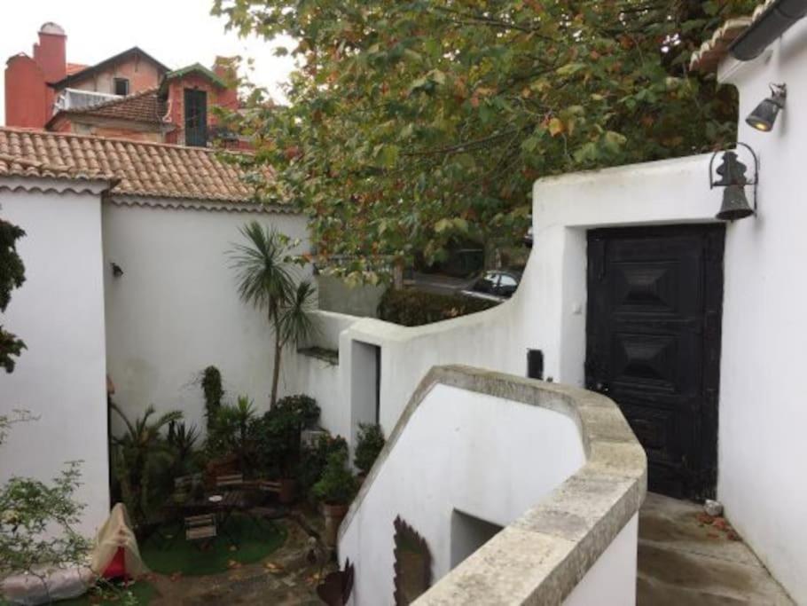 Tiny Smart Home, Private Garden & Outside Jacuzzi. Center Sintra! Bagian luar foto