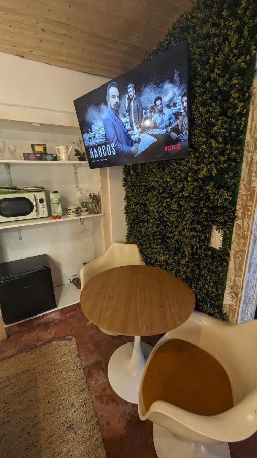 Tiny Smart Home, Private Garden & Outside Jacuzzi. Center Sintra! Bagian luar foto