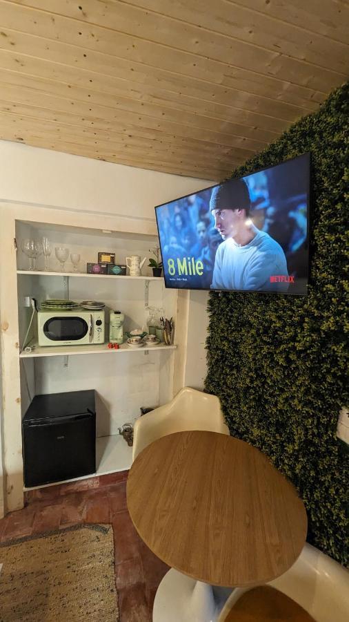 Tiny Smart Home, Private Garden & Outside Jacuzzi. Center Sintra! Bagian luar foto